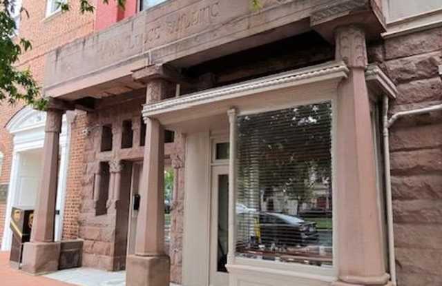 330 PENNSYLVANIA Avenue SE Gallery 4