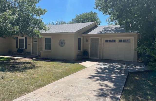 1140 Highland Gallery 1