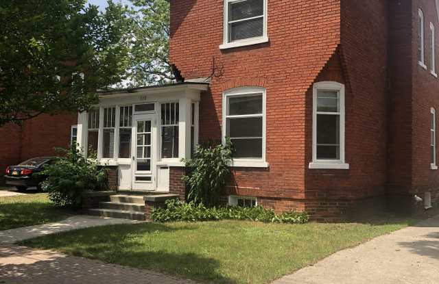 330 Central Ave - 330 Central Avenue, Holland, MI 49423