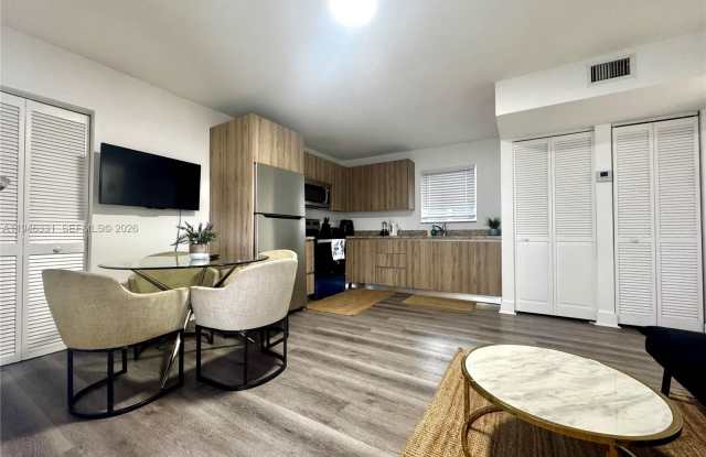 1684 SW 10th St photos photos