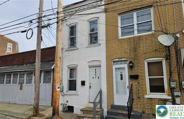 509 1/2 Railroad Street photos photos