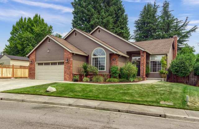 Large East Medford home for Lease! photos photos