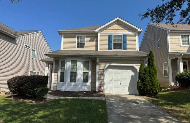 MOVE-IN READY! **Move-in Special** $250 off the first month's rent! - 920 Old Forester Lane, Charlotte, NC 28214