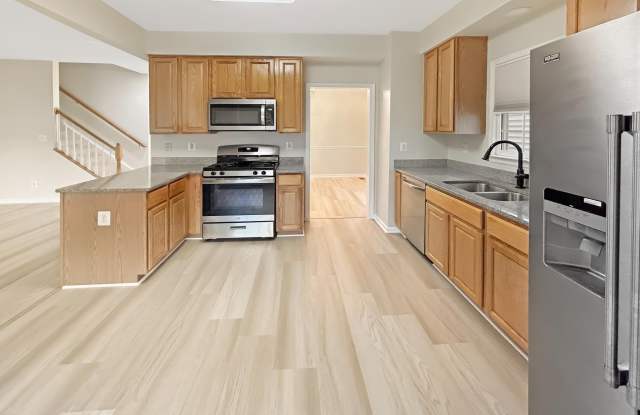 813 SUMMER WALK Drive Gallery 2