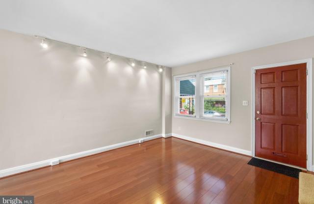 4306 NEWPORT AVENUE Gallery 3
