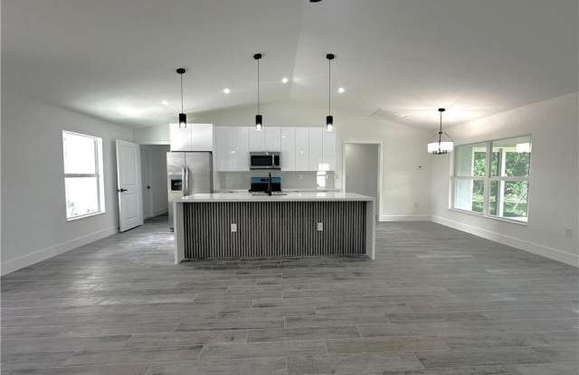 2317 NE 39th St lot: 36 Gallery 4