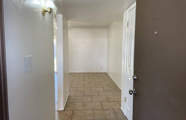 1009 W MICHELLE Drive Gallery 3