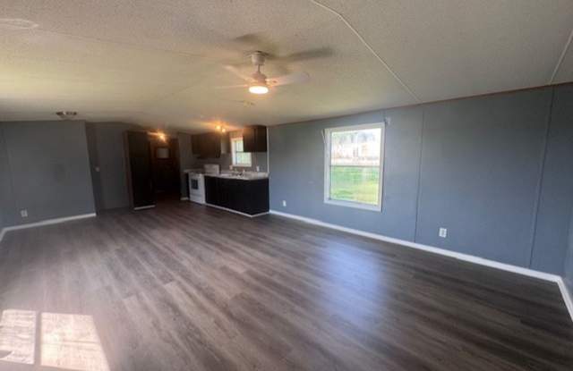 Affordable 3/2 Home with Water, Trash, and Lawn Care Included! Gallery 3