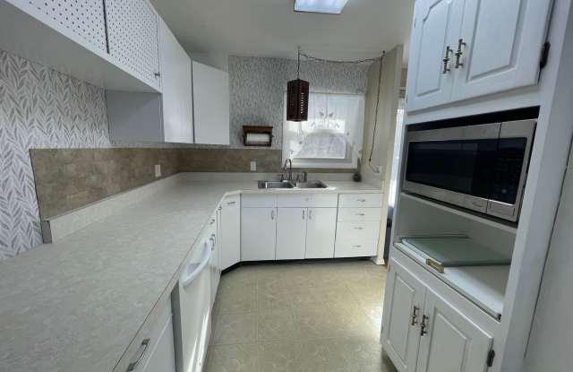 Updated 3-Bedroom Ranch with Finished Basement in Pittsfield, Massachusetts photos photos