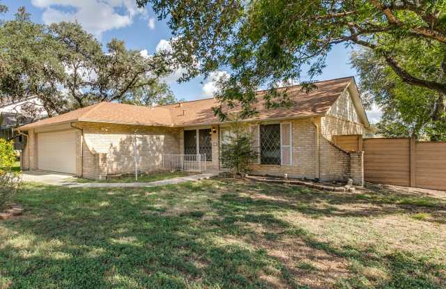 Charming 3-bedroom, 2 bath home in desirable Braun Station West photos photos