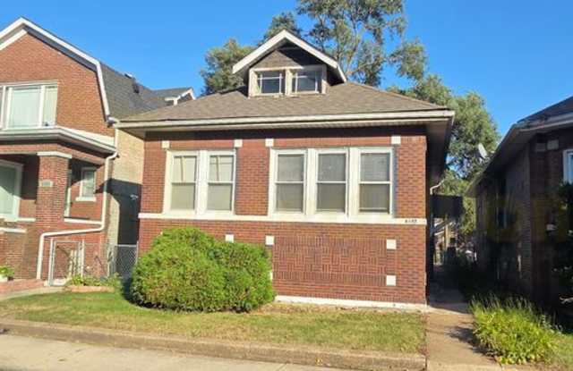 5-Bedroom, 2-Bath Brick Bungalow with Hardwood Floors and Finished Basement Gallery 3