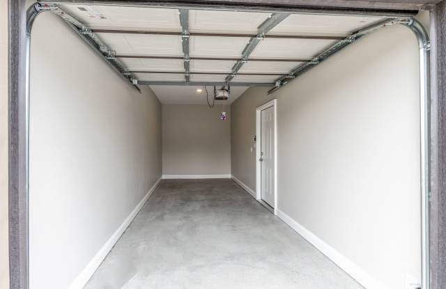 215/217 N Elm St photos photos