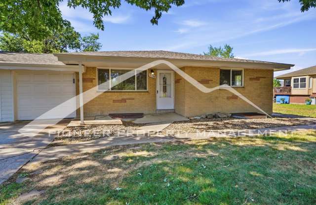 Spacious Home with Washer/Dryer and Storage Shed photos photos