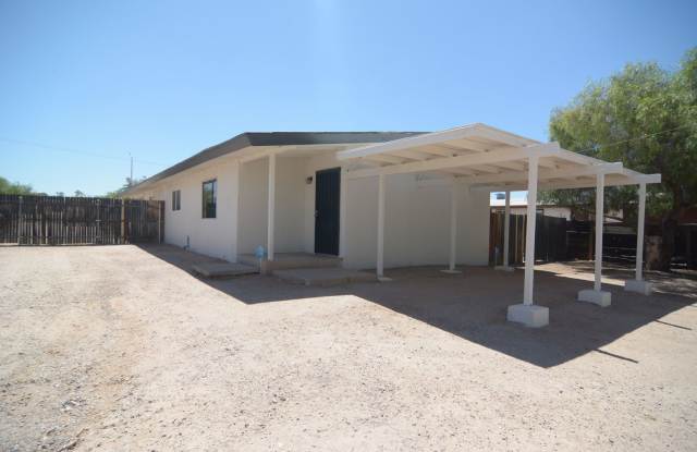 Spacious 2 Bedroom 1 Bath Duplex! Central Tucson Location! photos photos