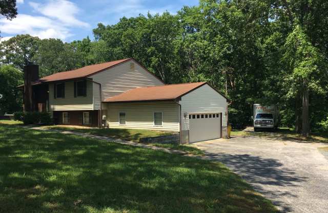Huge 4 Bedroom SFH in Pasadena! - 814 Woods Road, Lake Shore, MD 21122