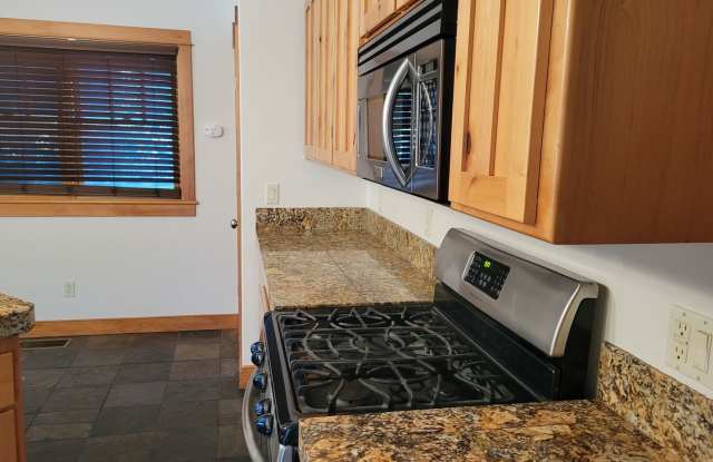 Large 4 bedroom home close to downtown and Arizona Street Gallery 3