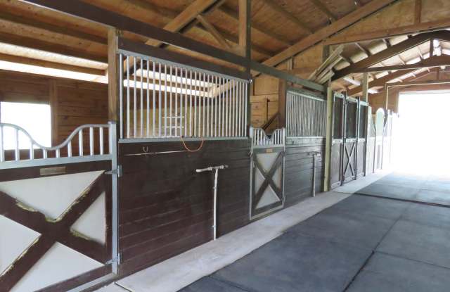 1713 Arabian Drive Gallery 4