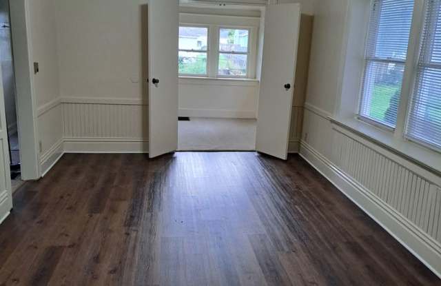 3 BR House Near North Side High School Gallery 4