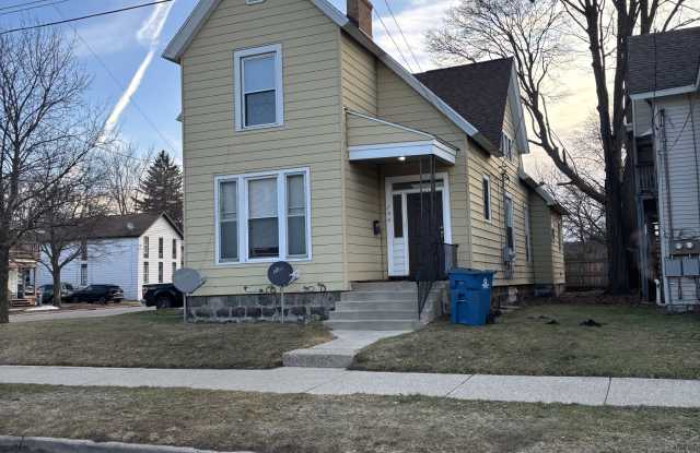 760 Broadway Avenue Northwest - 2 photos photos 760 Broadway Avenue Northwest - 2 photos photos