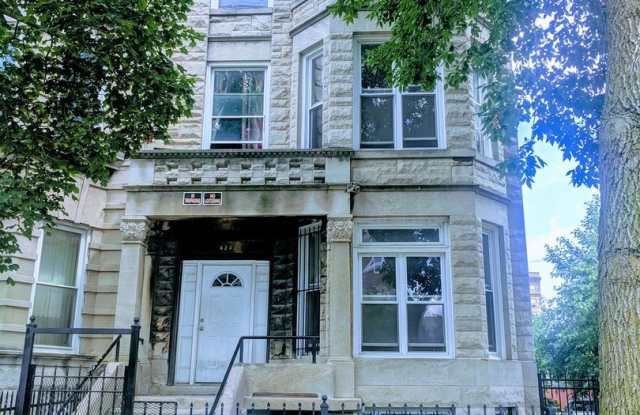 4243 S Calumet Avenue unit: 2 photos photos