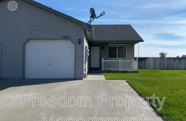 1151  NE Trailridge CT - 1151 Northeast Trailridge Court, Mountain Home, ID 83647