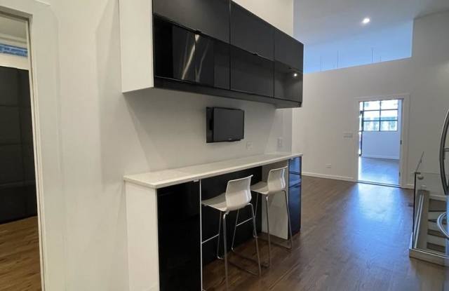 1451 North Ashland Ave. Gallery 3