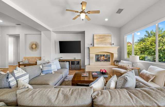 44260 Via Coronado Gallery 3