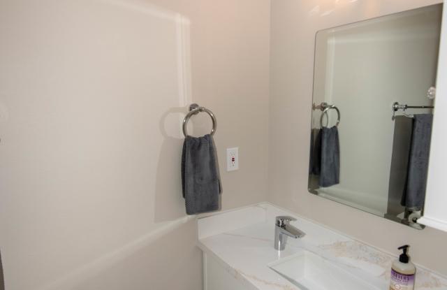 1658 B Lower Grand Ave photos photos