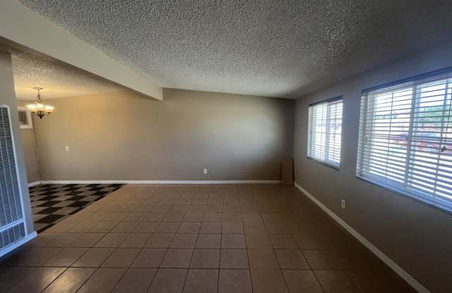 Charming 3 bedroom 1 Bathroom home in California City Gallery 4