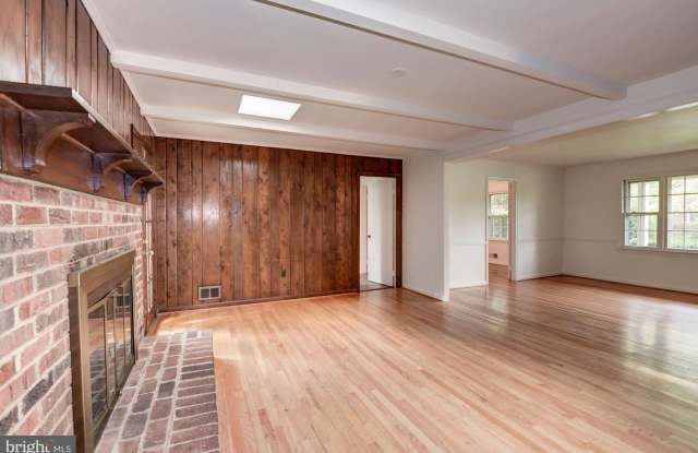 8504 VICTORY LN Gallery 4