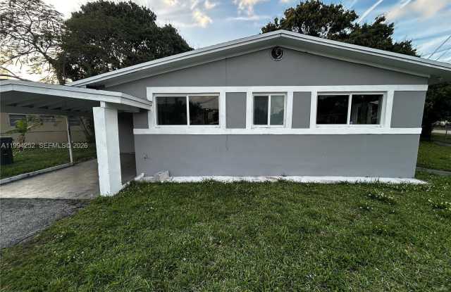 3411 NW 1st St photos photos