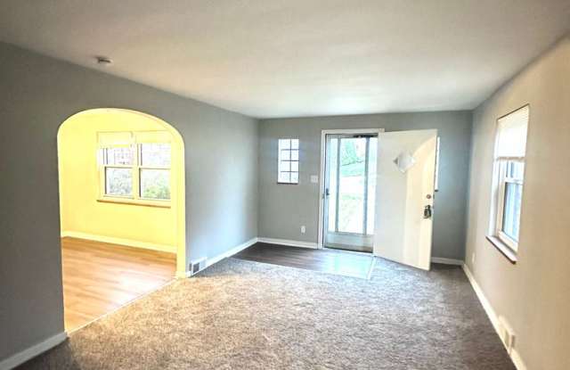 Fully Updated 3 Bedroom in Penn Hills - Off-Street Parking, Covered Porch - Available Decmeber! Gallery 4