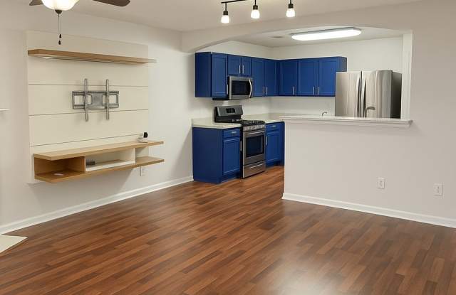 Room in 3 Bedroom Home at Waverly Hills Dr photos photos