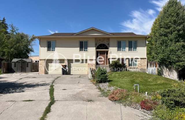 395 Hemlock Circle photos photos