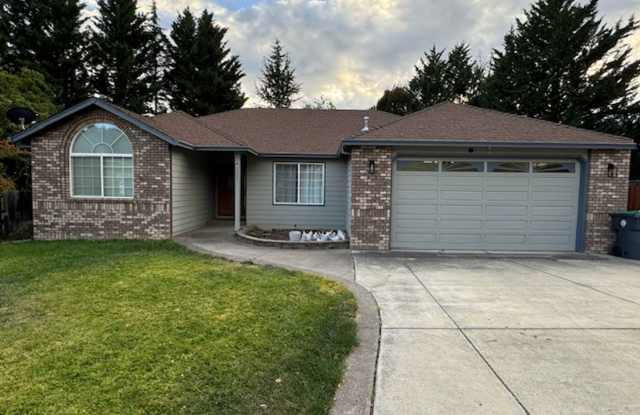 SPACIOUS HOME NESTELED IN THE HILLS OF EAST MEDFORD - 1632 Wailea Court, Medford, OR 97504