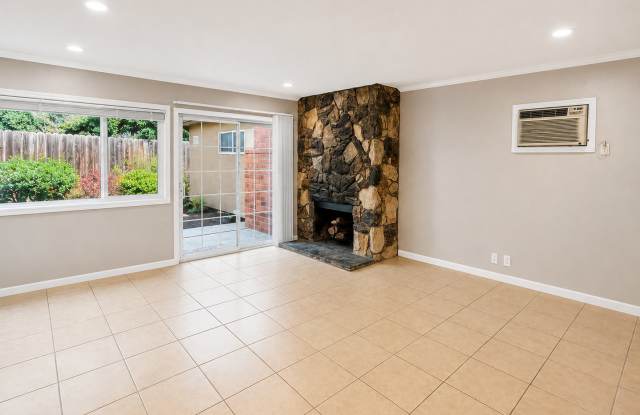 Light & Bright 2-Bedroom Condo Near Downtown Walnut Creek & BART Gallery 3