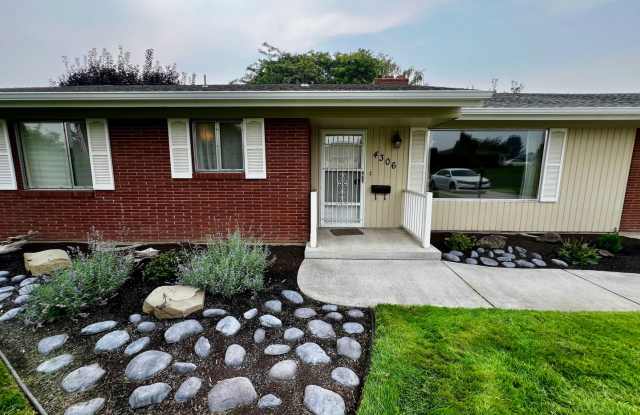 Fully Furnished home- perfect for traveling medical professionals! photos photos