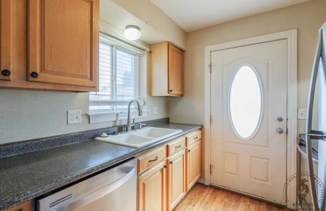 3068 D Road - 2 photos photos