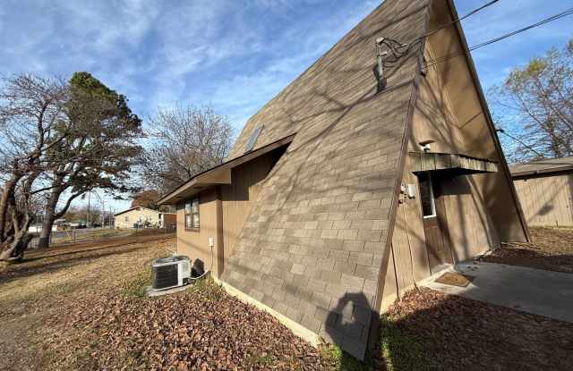 Cute 2 Bed 1 Bath A Frame House Washer  Dryer  Yard Care Included. - 2200 Edwards Street, Fort Smith, AR 72904