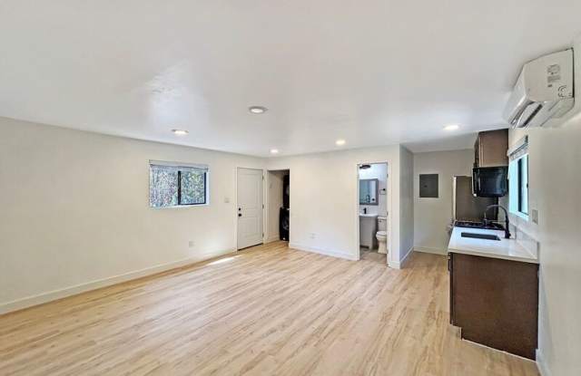 3091 Boundary St Gallery 1