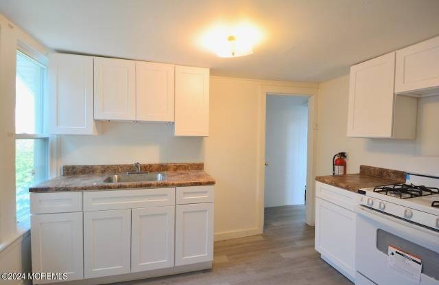 193 Union Avenue unit: 2 photos photos