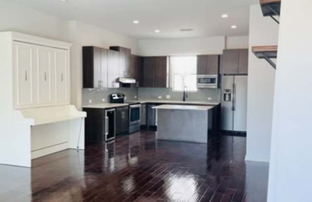 221 W LAUREL Gallery 4