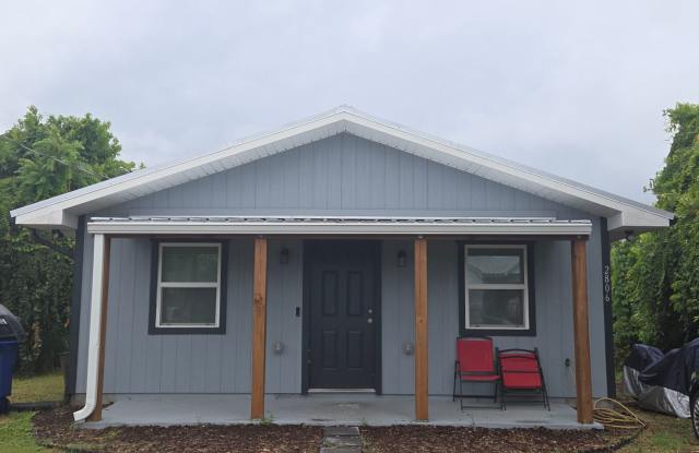 Nearly New 3Bed/2Ba Home, Centrally Located to Shopping  Tyndall AFB! *MILITARY  MOVE-IN SPECIALS AVAILABLE!!* photos photos