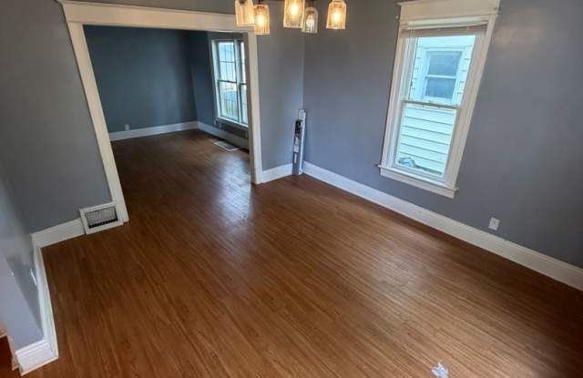 252 N English Gallery 4