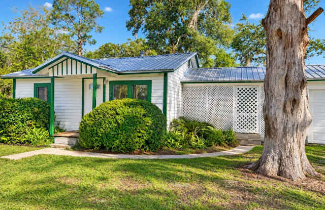 Charming 2-Bedroom Home in Northwest Gainesville Gallery 3