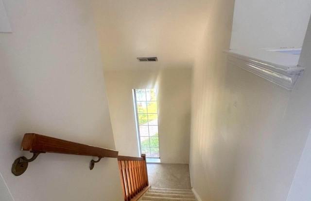 1602 FOXMEADOW Circle Gallery 3