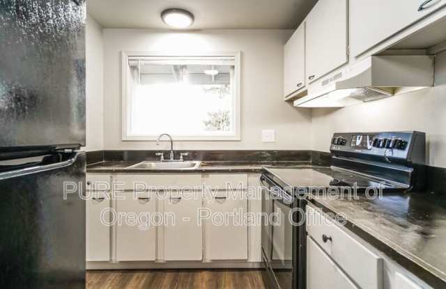 18411 E Burnside St photos photos