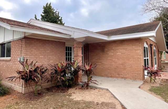 6 COUNTRY CLUB RD. Gallery 2