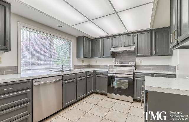 Beautifully Renovated 3-Bedroom Home with Spacious Backyard photos photos Beautifully Renovated 3-Bedroom Home with Spacious Backyard photos photos