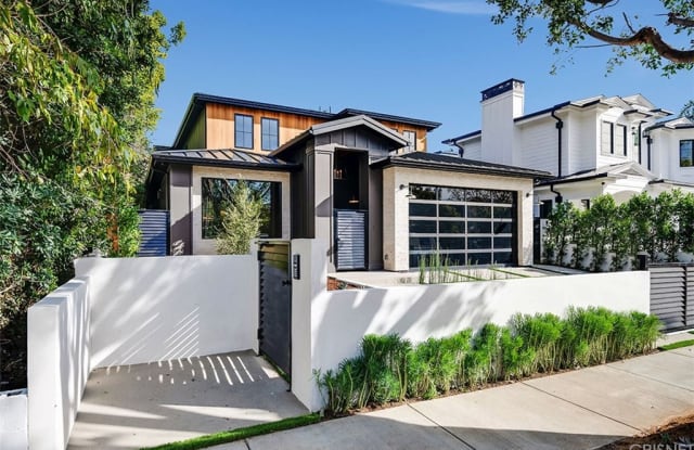 852 N Genesee Avenue - 852 North Genesee Avenue, Los Angeles, CA 90046